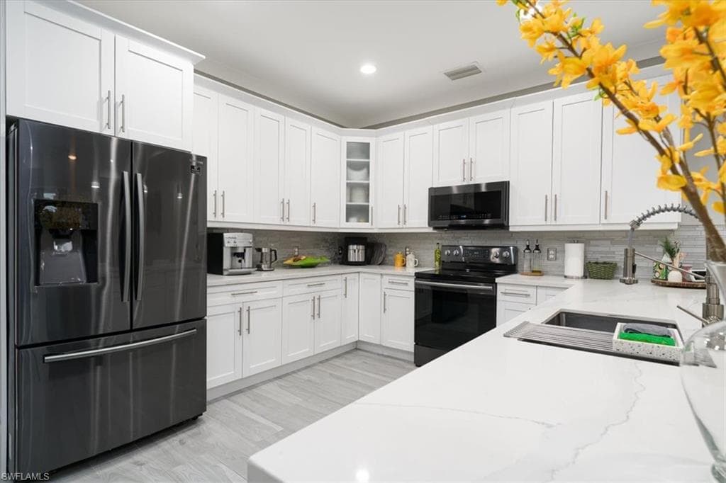 328 16th Ave NW, Naples, FL 34120-14