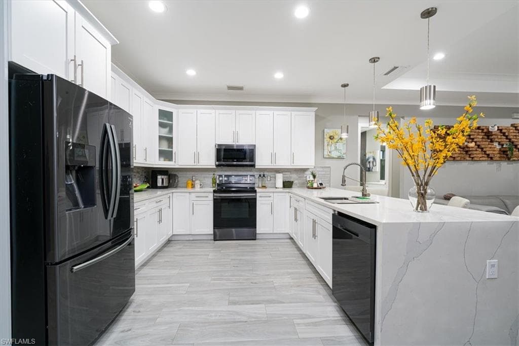 328 16th Ave NW, Naples, FL 34120-16
