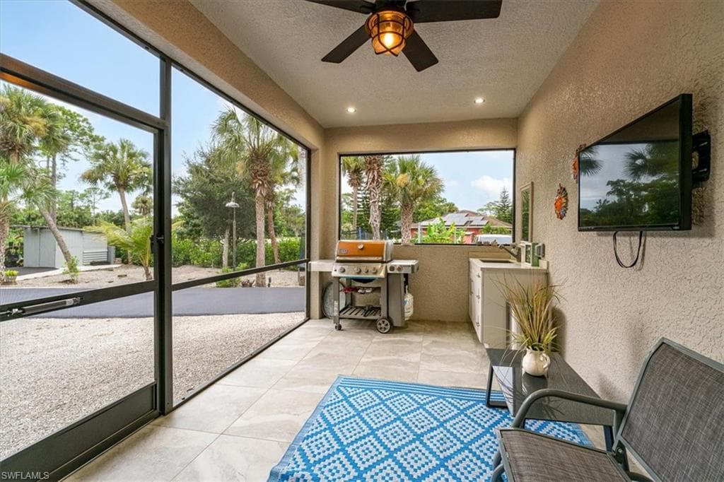 328 16th Ave NW, Naples, FL 34120-32