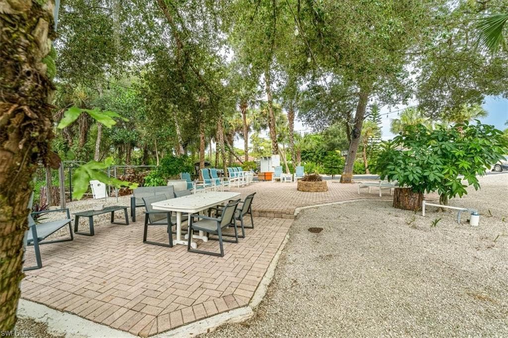 328 16th Ave NW, Naples, FL 34120-37