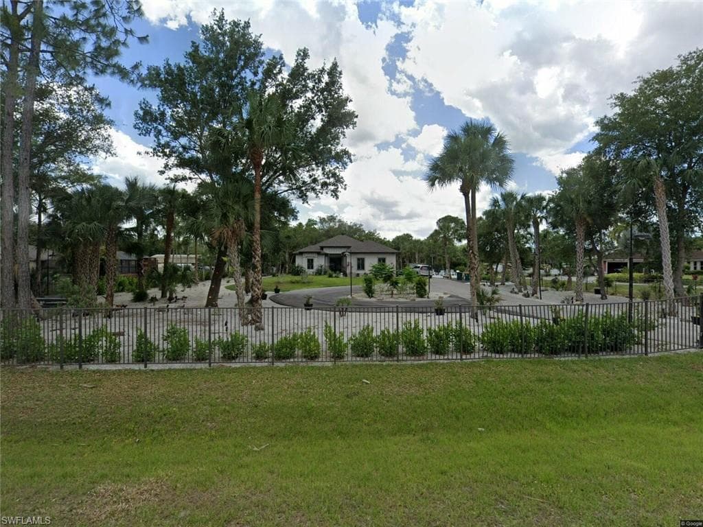 328 16th Ave NW, Naples, FL 34120-3