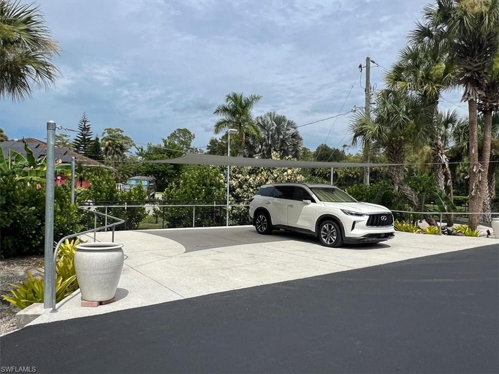 328 16th Ave NW, Naples, FL 34120-42