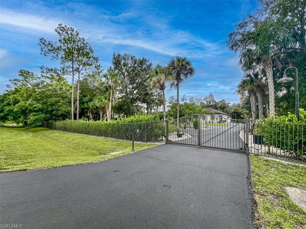 328 16th Ave NW, Naples, FL 34120-7