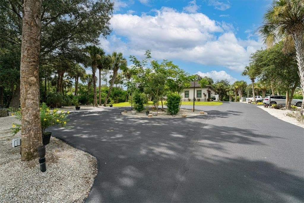 328 16th Ave NW, Naples, FL 34120-8