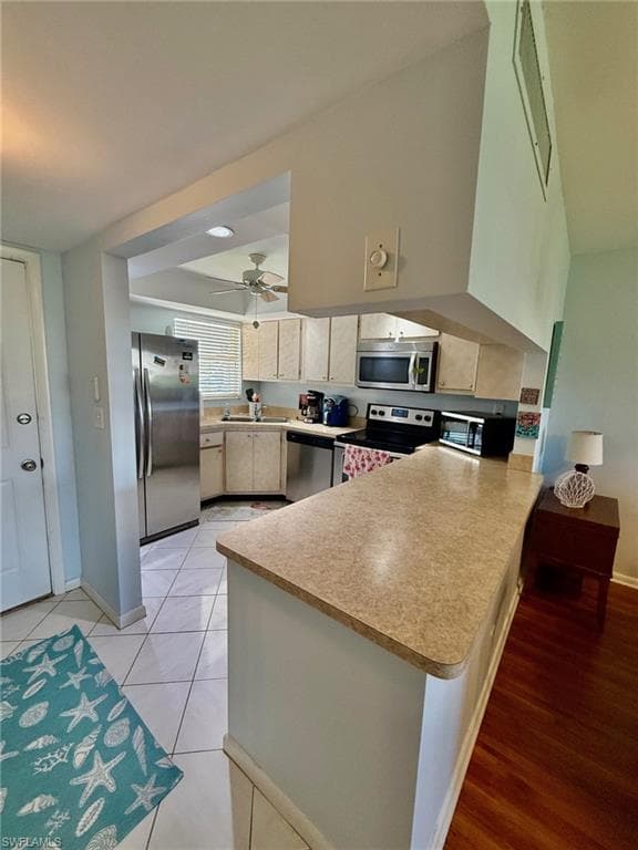 9 High Point Cir N 305, Naples, FL 34103-9