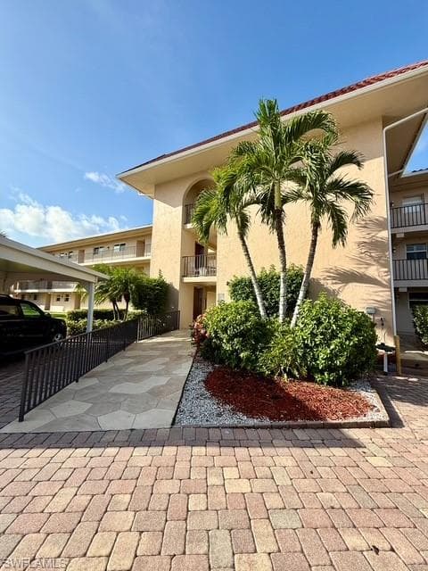 9 High Point Cir N 305, Naples, FL 34103-11
