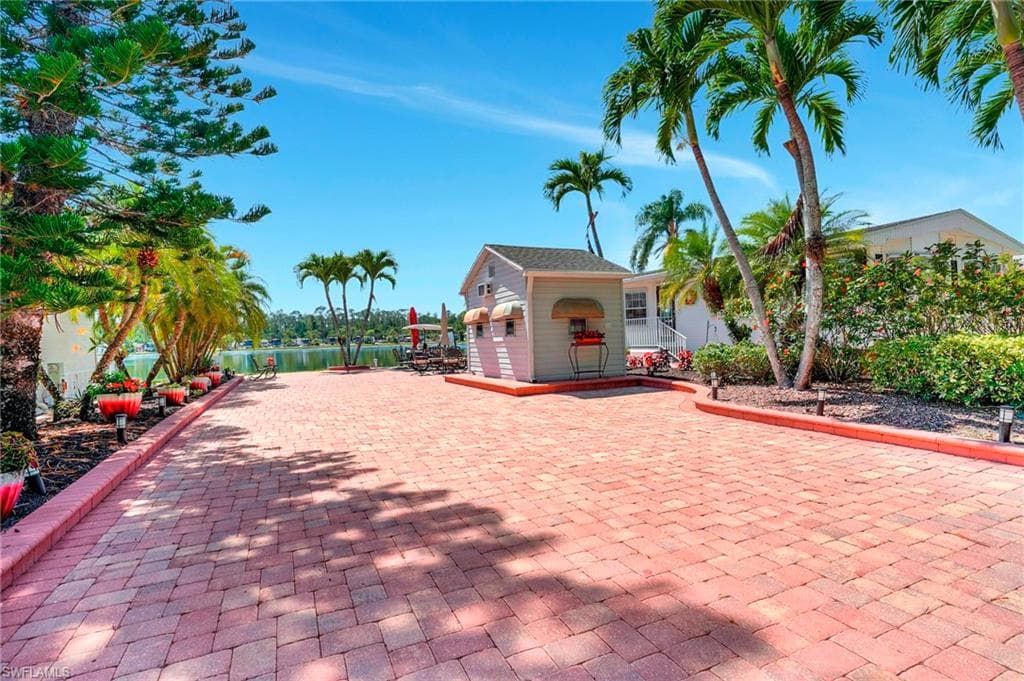 2117 Crystal Lake Dr, Naples, FL 34120-2