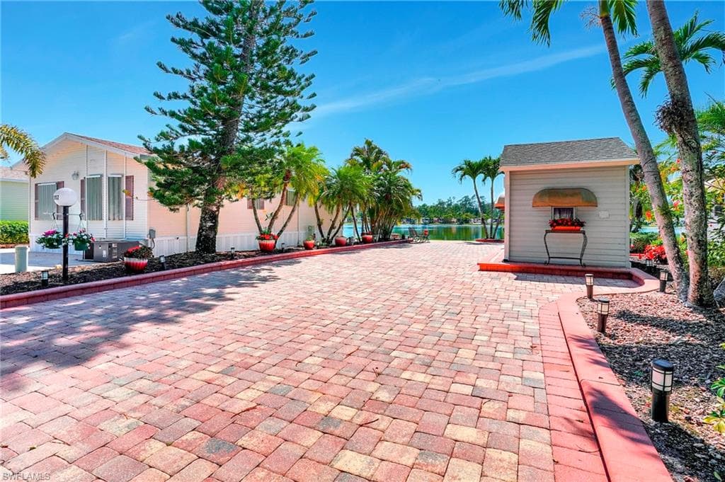 2117 Crystal Lake Dr, Naples, FL 34120-3