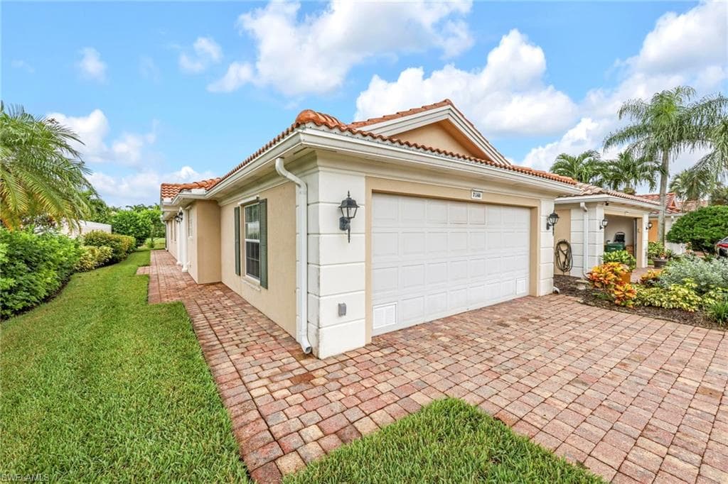 7146 Marconi Ct, Naples, FL 34114-1