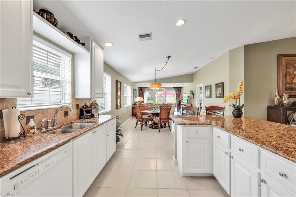 7146 Marconi Ct, Naples, FL 34114-7