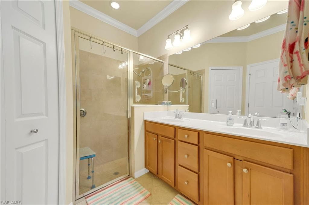 14560 Grapevine Dr, Naples, FL 34114-13