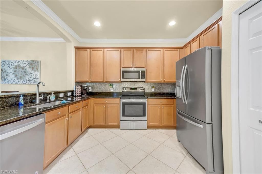 14560 Grapevine Dr, Naples, FL 34114-17