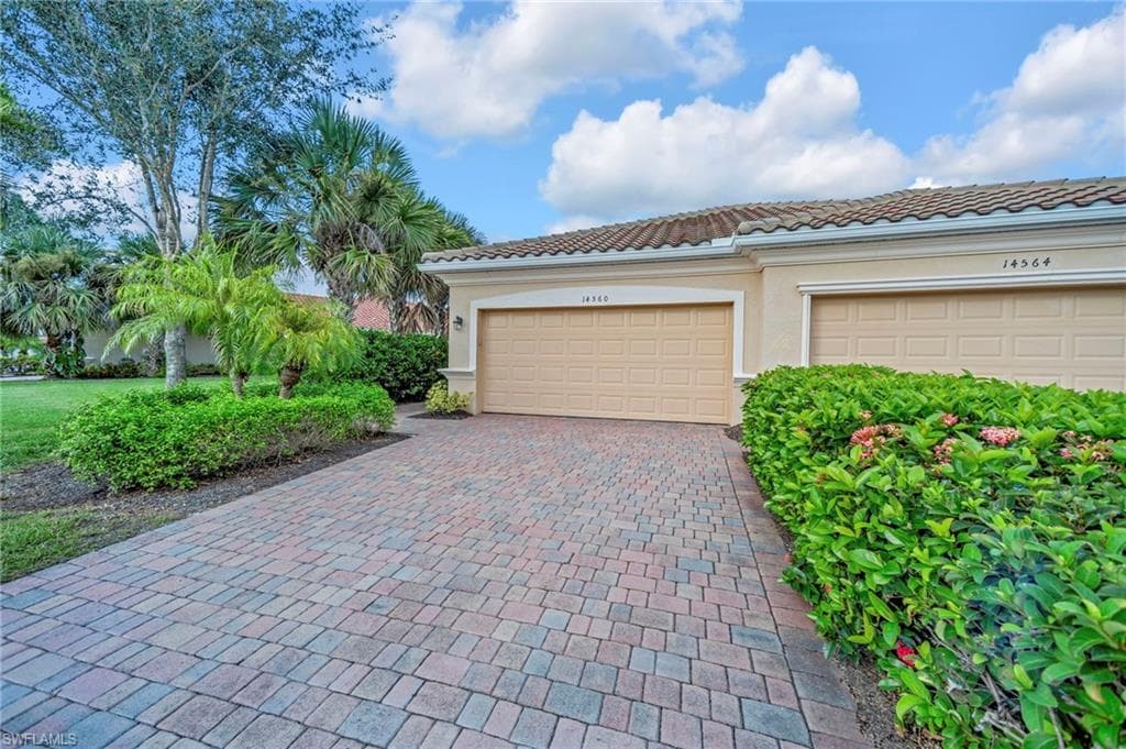 14560 Grapevine Dr, Naples, FL 34114-33