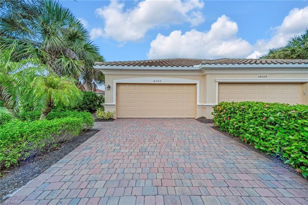 14560 Grapevine Dr, Naples, FL 34114-34