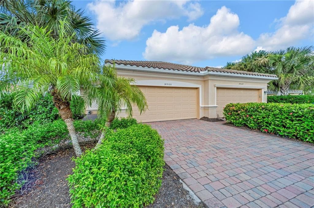 14560 Grapevine Dr, Naples, FL 34114-4