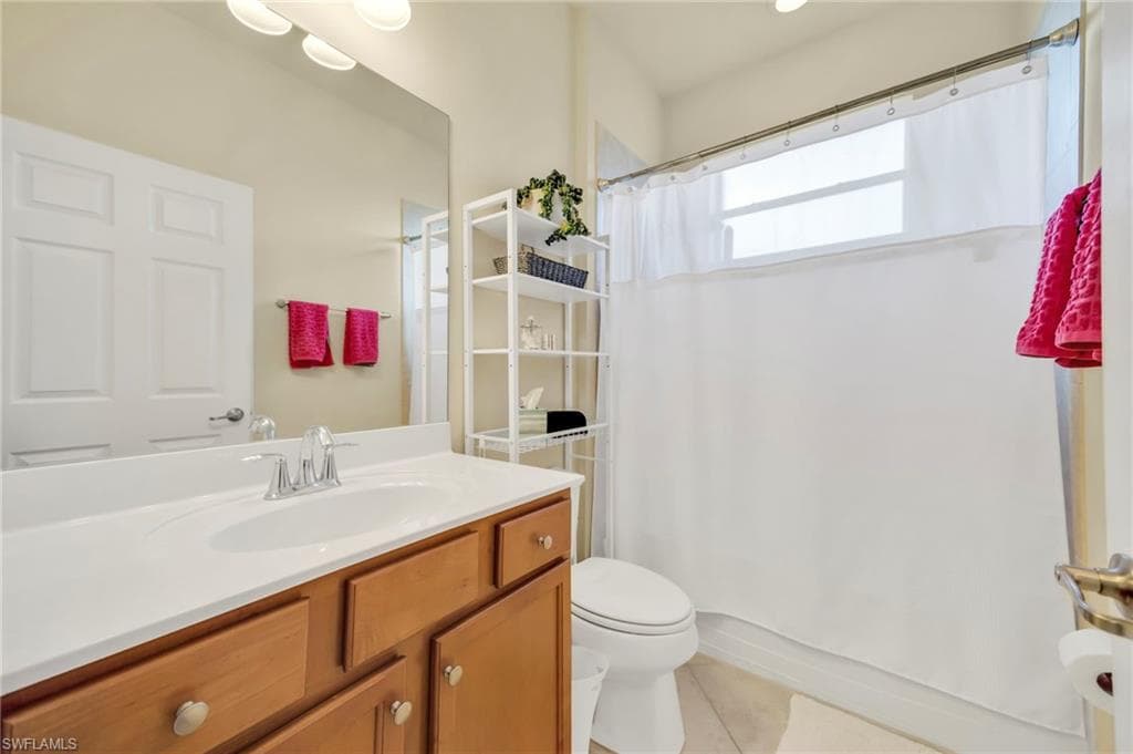 14560 Grapevine Dr, Naples, FL 34114-7