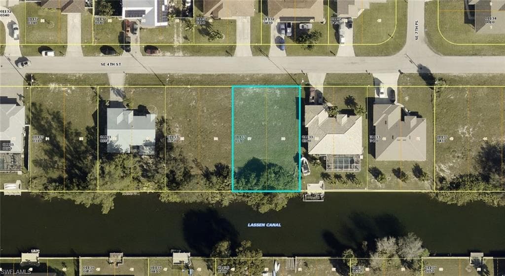 626 4th St, Cape Coral, FL 33990-2
