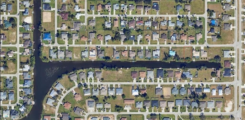 626 4th St, Cape Coral, FL 33990-3