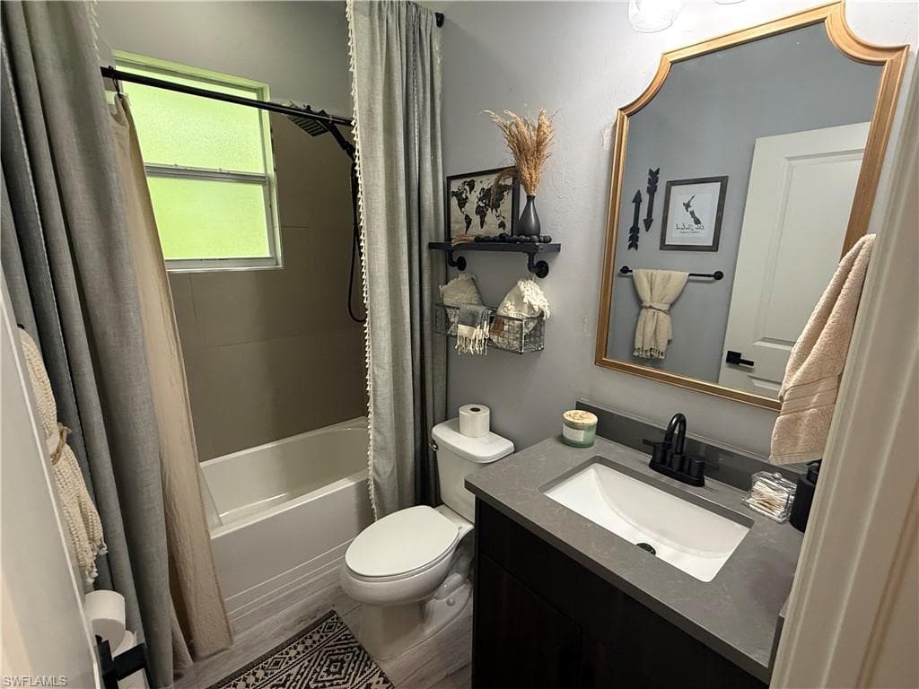 2131 22nd Ave NE, Naples, FL 34120-16