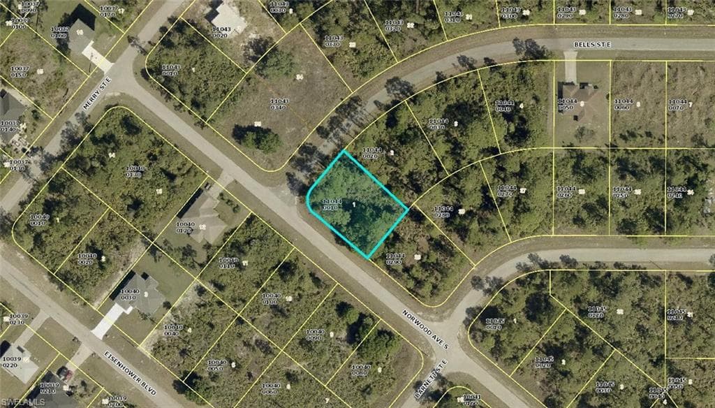 1026 Bells St E, Lehigh Acres, FL 33974-1