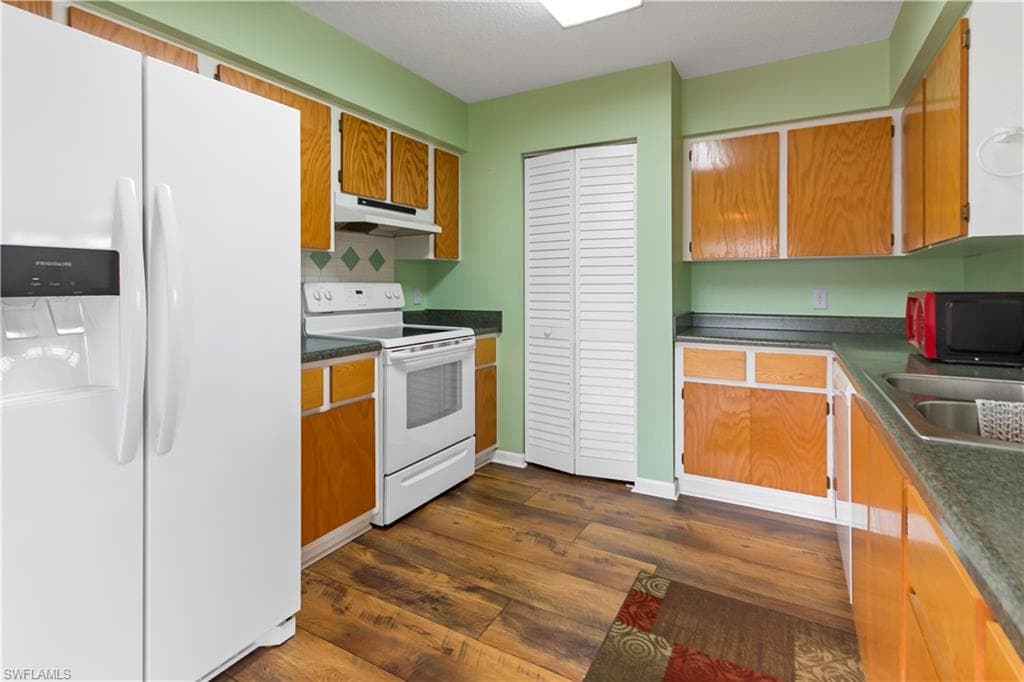 8137 Gull Ln, Fort Myers, FL 33967-11
