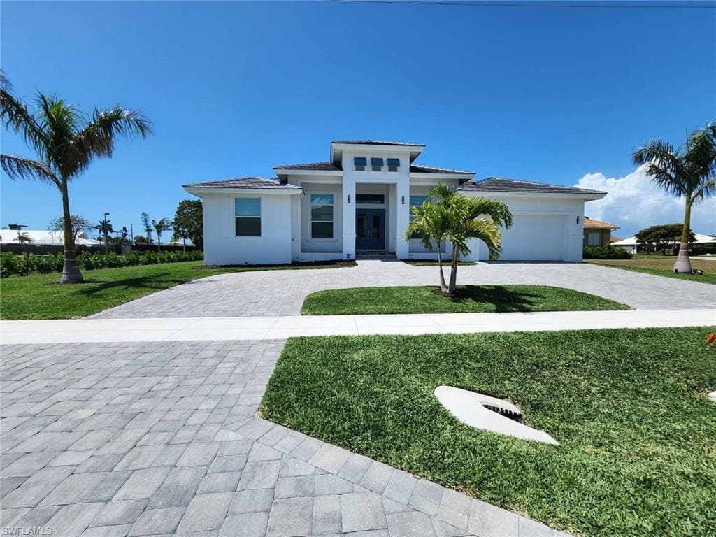 108 Gulfstream St, Marco Island, FL 34145-1