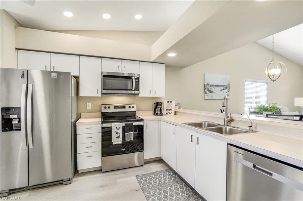 7360 Glenmoor Ln 4301, Naples, FL 34104-5