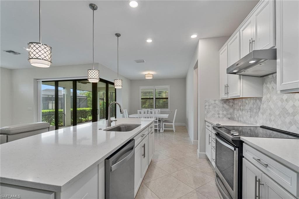 16495 Windsor Way, Alva, FL 33920-9