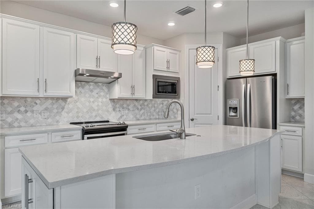 16495 Windsor Way, Alva, FL 33920-6