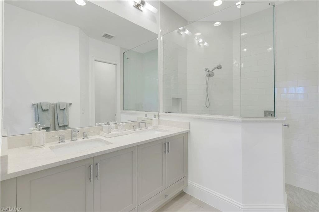 8825 Yucatan Ct, Naples, FL 34112-19