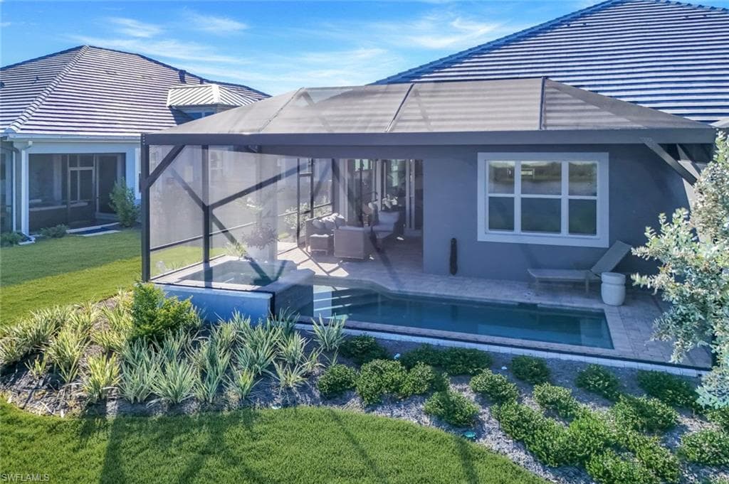 8825 Yucatan Ct, Naples, FL 34112-37