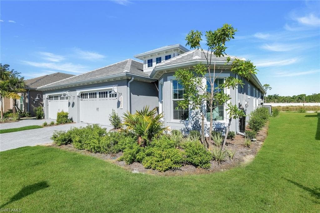 8825 Yucatan Ct, Naples, FL 34112-4