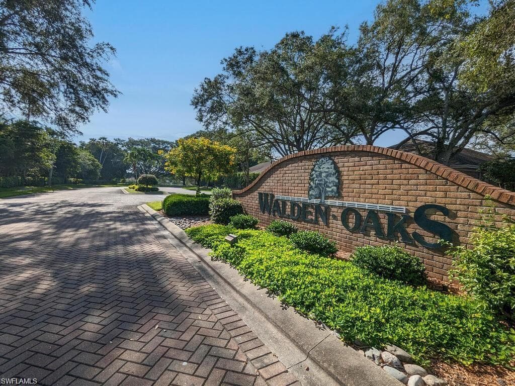 7049 Lone Oak Blvd, Naples, FL 34109-3