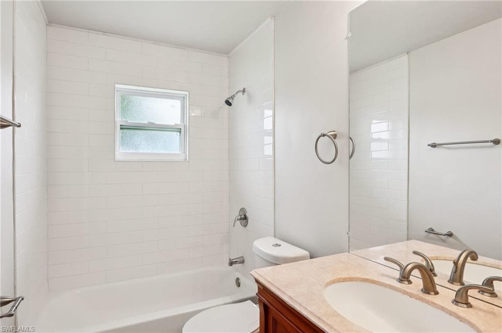 713 35th St, Cape Coral, FL 33904-14