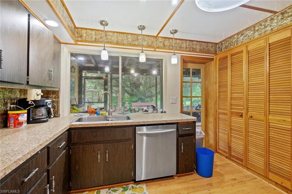 7497 Coon Rd, North Fort Myers, FL 33917-10