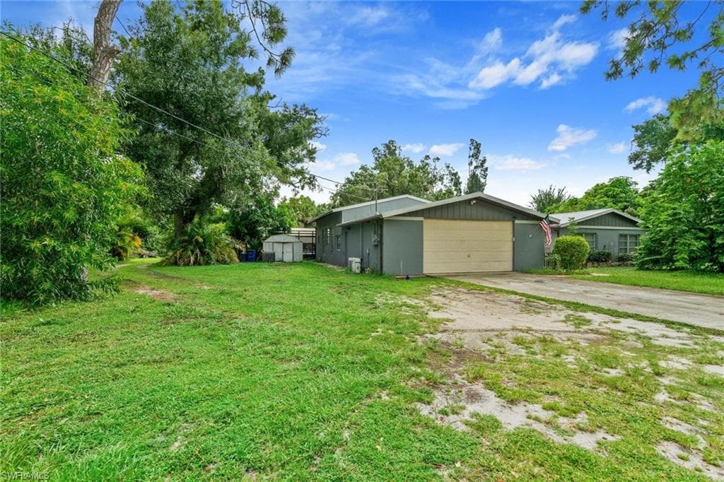 7497 Coon Rd, North Fort Myers, FL 33917-2