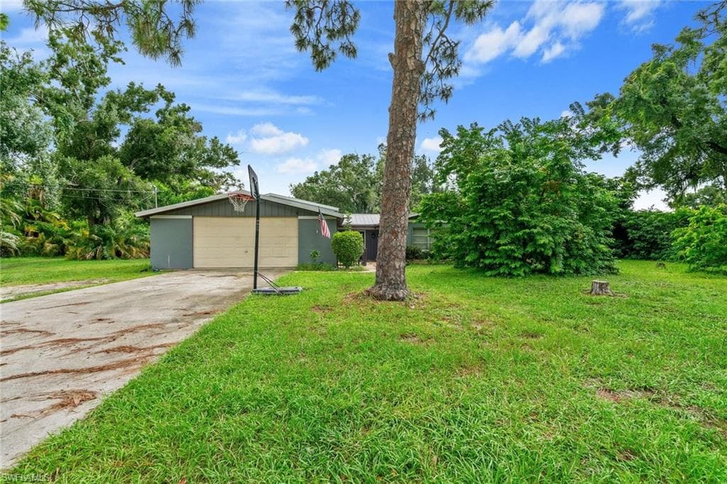 7497 Coon Rd, North Fort Myers, FL 33917-3
