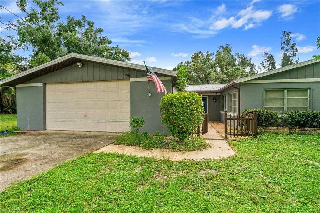 7497 Coon Rd, North Fort Myers, FL 33917-4