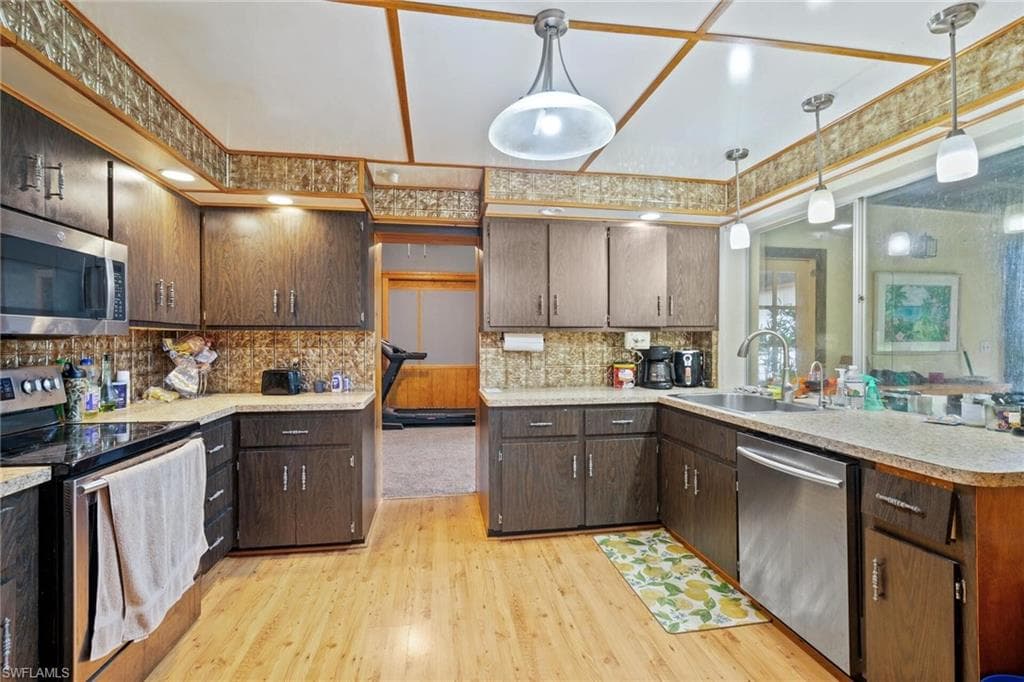 7497 Coon Rd, North Fort Myers, FL 33917-8