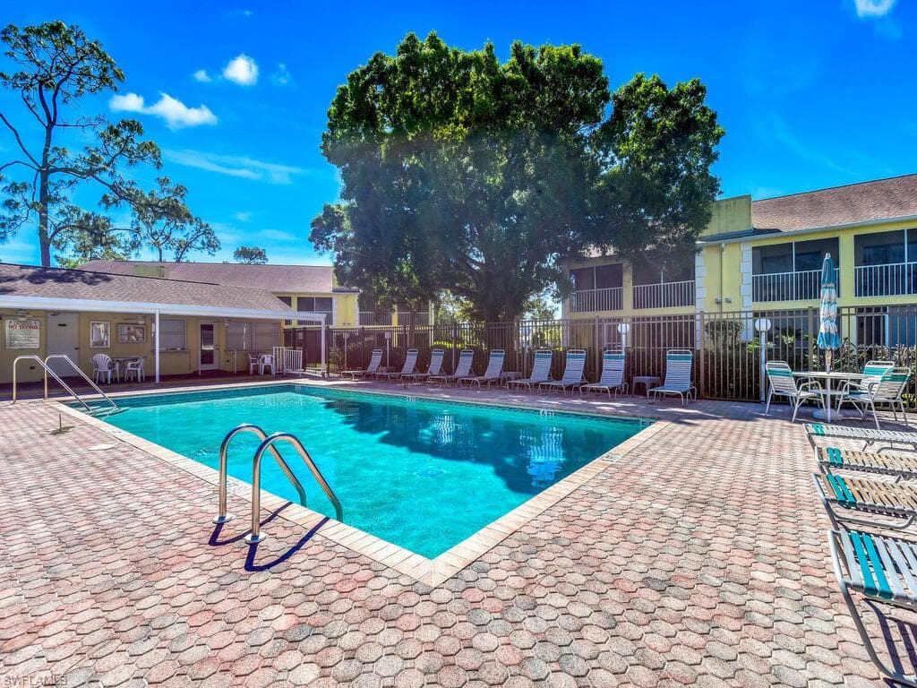 2702 Kings Lake Blvd 204, Naples, FL 34112-27