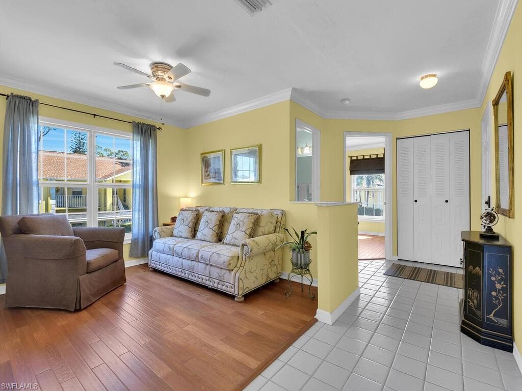 2702 Kings Lake Blvd 204, Naples, FL 34112-6