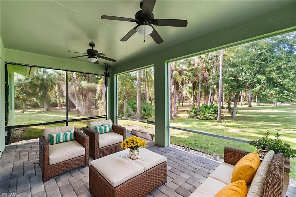 271 12th Ave NE, Naples, FL 34120-24
