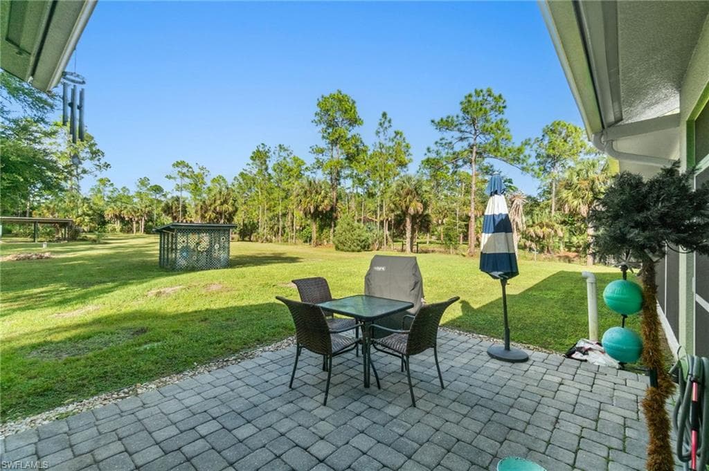 271 12th Ave NE, Naples, FL 34120-27