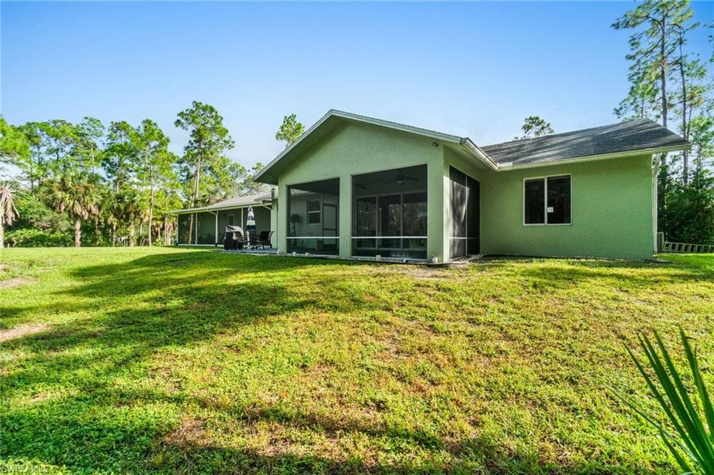 271 12th Ave NE, Naples, FL 34120-28