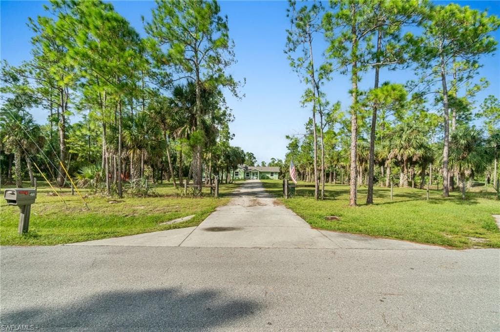 271 12th Ave NE, Naples, FL 34120-34