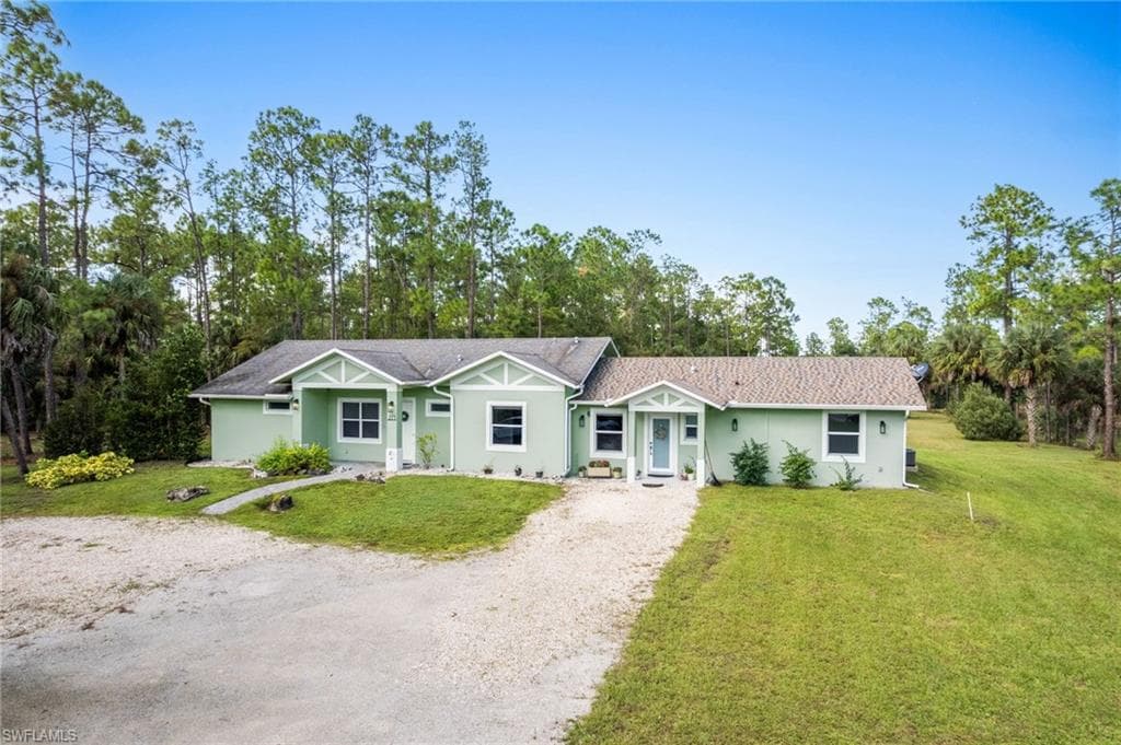 271 12th Ave NE, Naples, FL 34120-5
