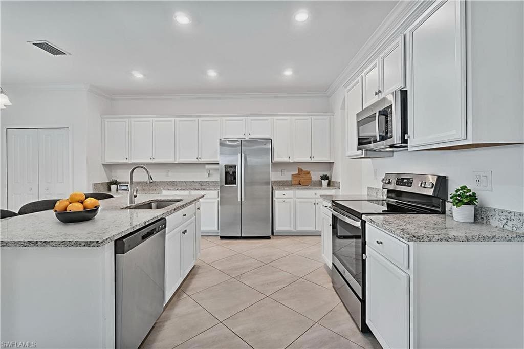 2118 Hamlin St, Naples, FL 34120-9