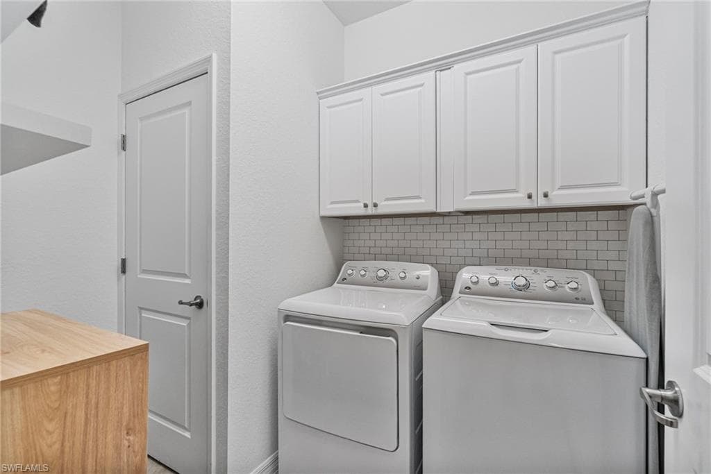 2118 Hamlin St, Naples, FL 34120-21