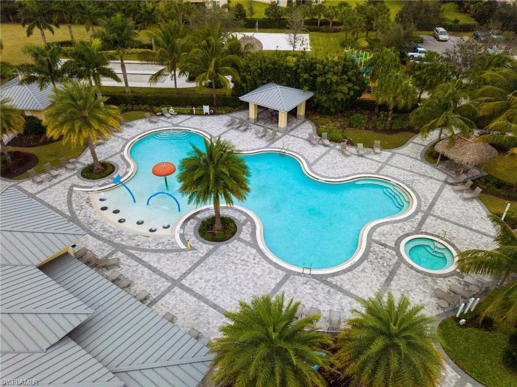 2118 Hamlin St, Naples, FL 34120-37