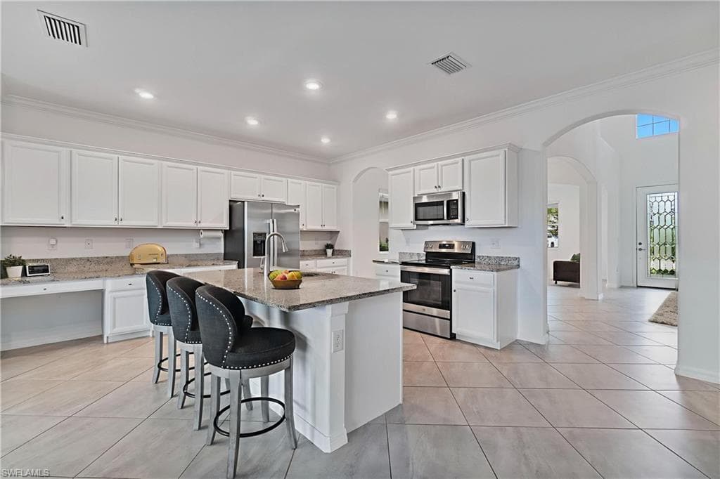 2118 Hamlin St, Naples, FL 34120-2